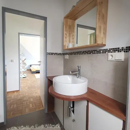 Schoene Teilwohnung Lohgia In Dortmunder Sueden Apartman Dortmund